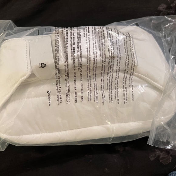 NWT Lululemon White Wunder Puff Everywhere Belt Bag Large - Picture 3 of 3